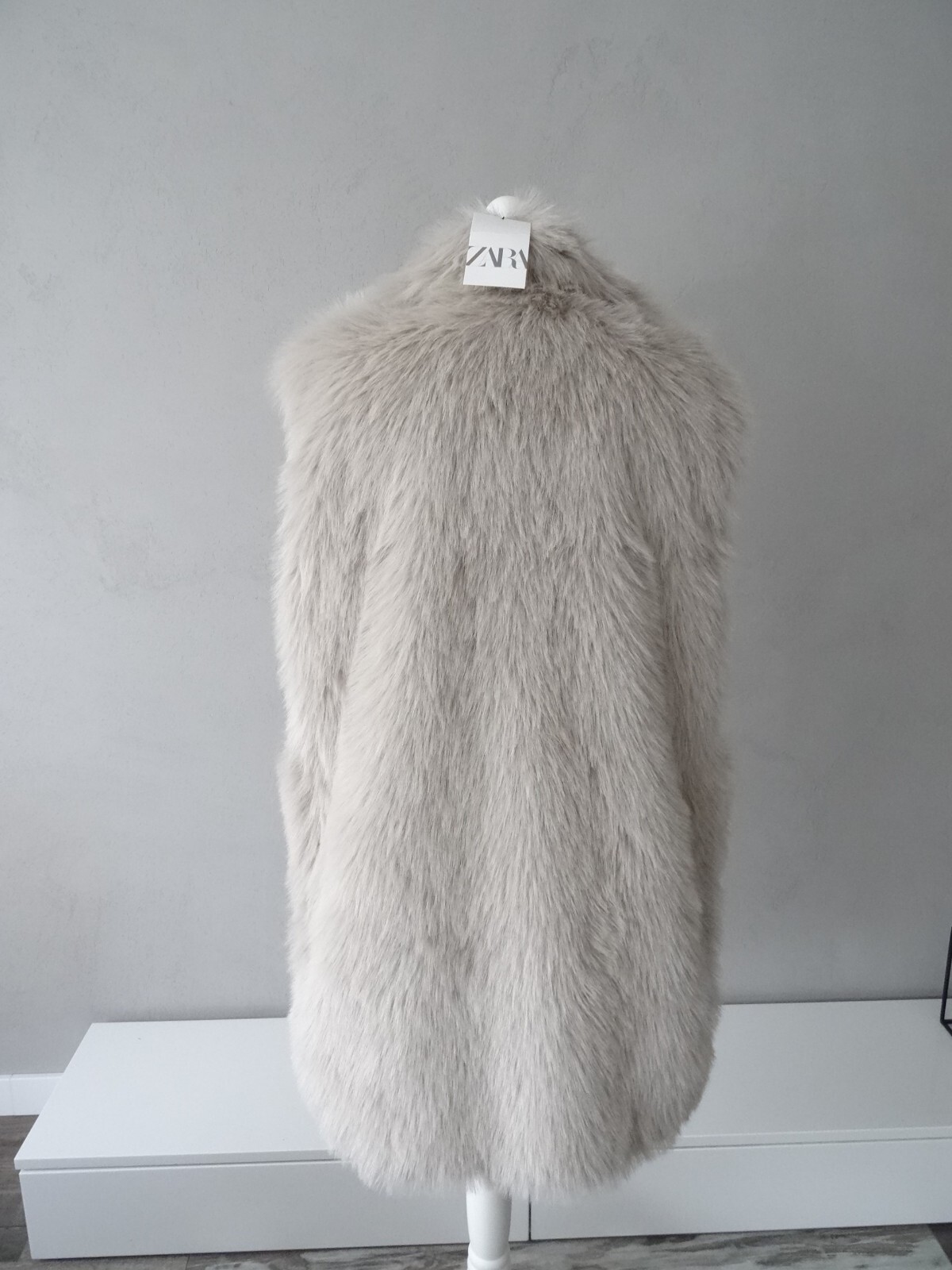 ZARA LIGHT MINK LONG OVERSIZED FAUX FUR WAISTCOAT SIZE XS-S UK 8 10 12 thumbnail 15