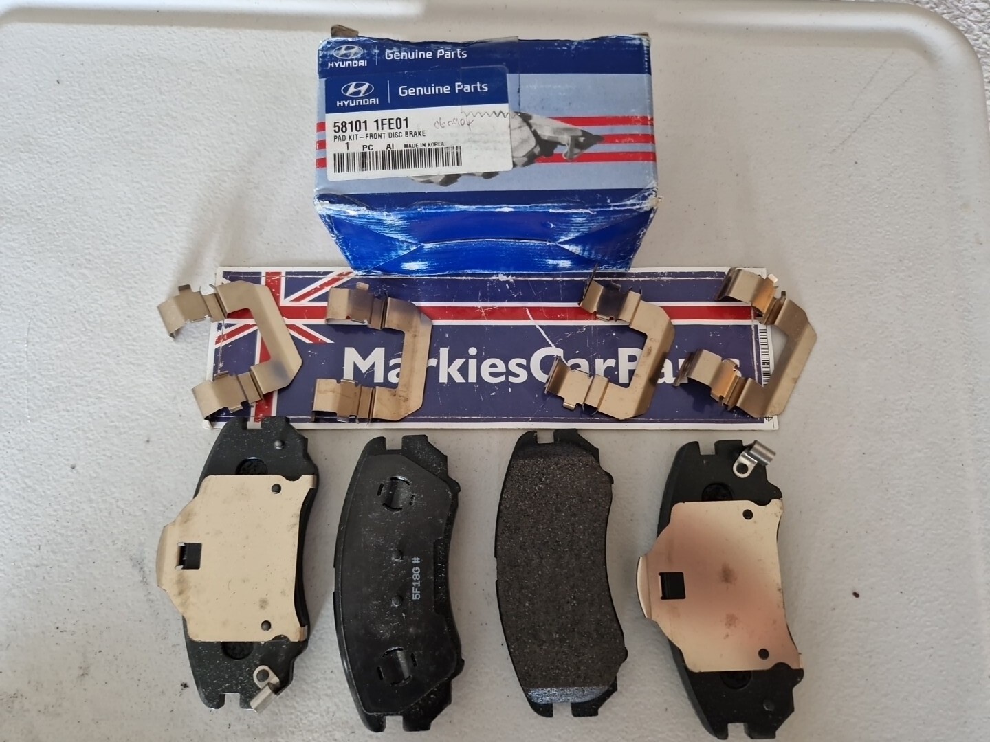 HYUNDAI TUCSON SPORTAGE MK II BRAKE PAD KIT FRONT BRAKE PADS GENUINE