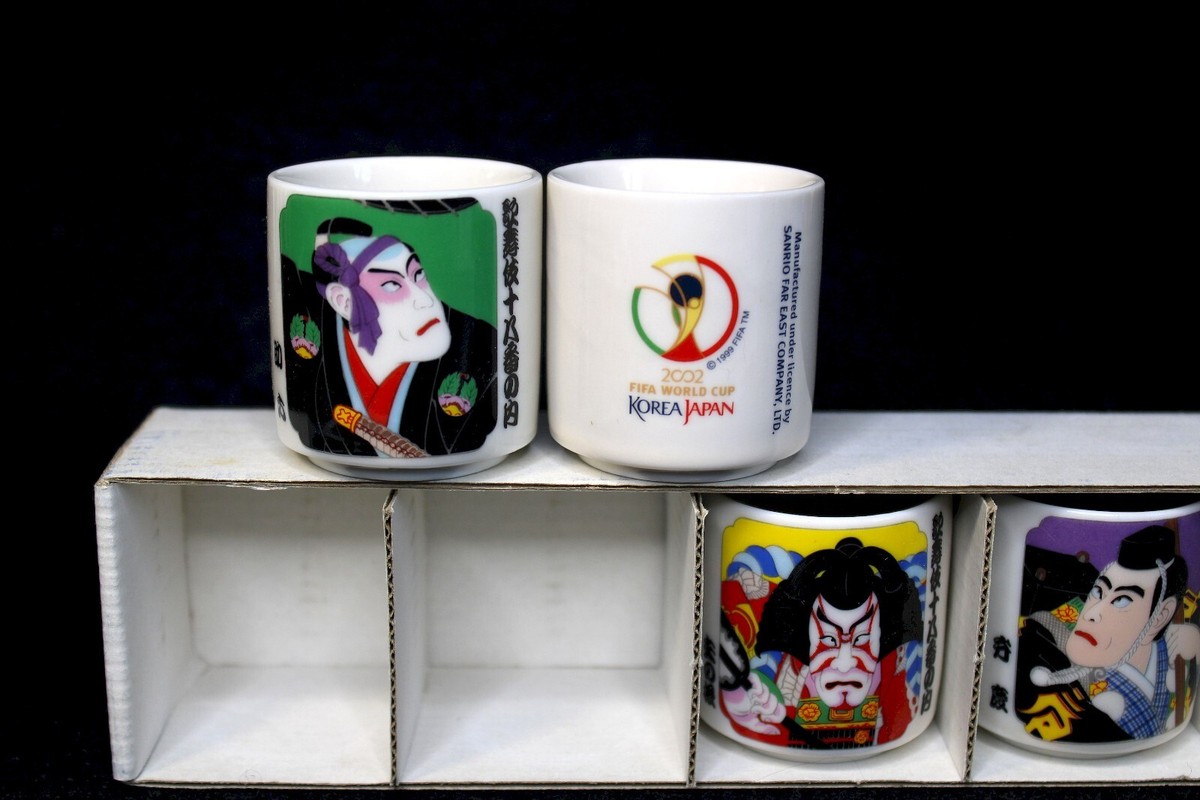 2002 FIFA World Cup Korea/Japan 記念グッズセット FIFA World Cup 2002 Korea-Japan 5-Piece Boxed Kabuki Sake