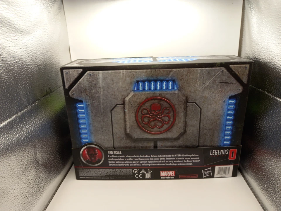 Marvel Legends Red Skull & Electronic Tesseract Hasbro SDCC Exclusive 2018 - Image 4 of 4