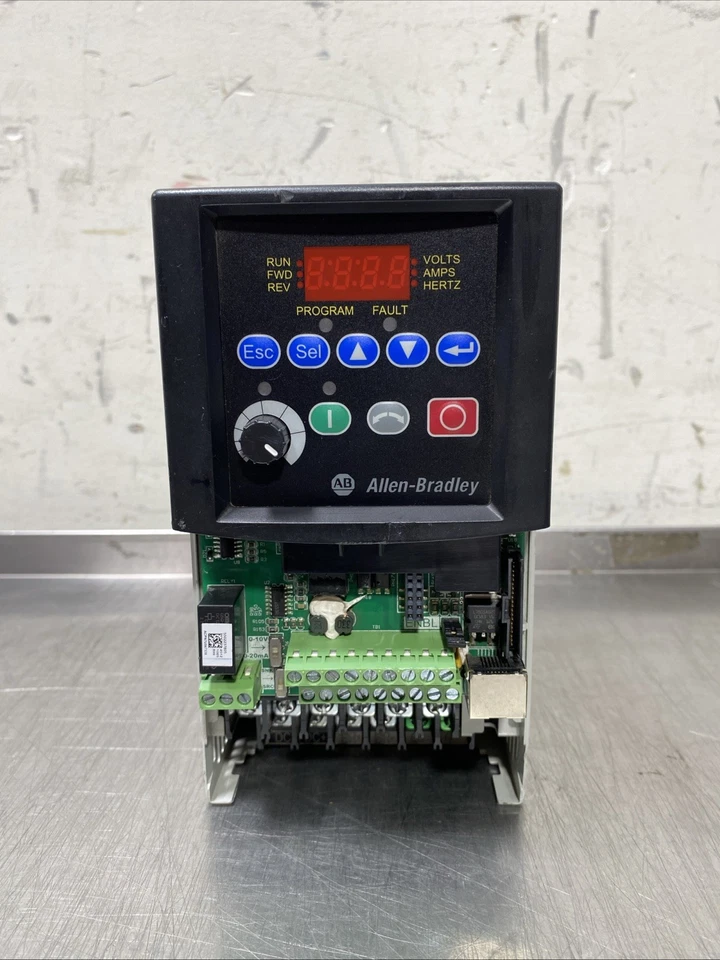 Allen Bradley 22B-D4P0N104 Ser A PowerFlex, 1,5 kW/2,0 HP, accionamiento de CA 0-460 V, 3 PH Foto 3 de 4