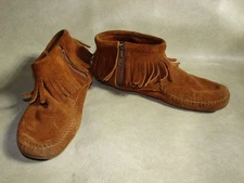 Minnetonka Brown Suede Fringed Ankle Cuff Moccasins  Shoes Zip side 7.5