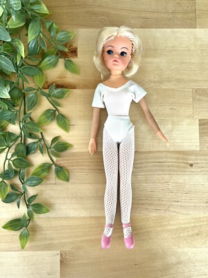 Blonde Sindy Ballerina Posable Vintage Doll With Clothes (READ)