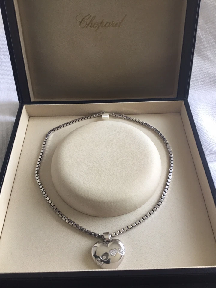 Collar Colgante Corazón Chopard Oro Blanco 18k y Dimonds. Hecho en Suiza Foto 3 de 4