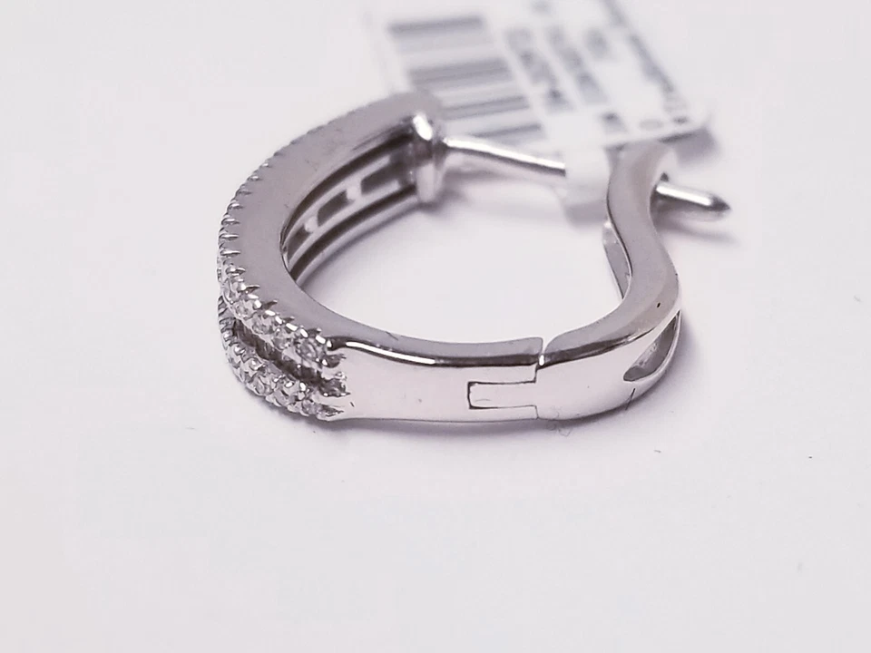 Zales 1/2 CT. T.W. Aretes tipo argolla de diamantes redondos y baguette en oro blanco de 10 K Foto 3 de 4