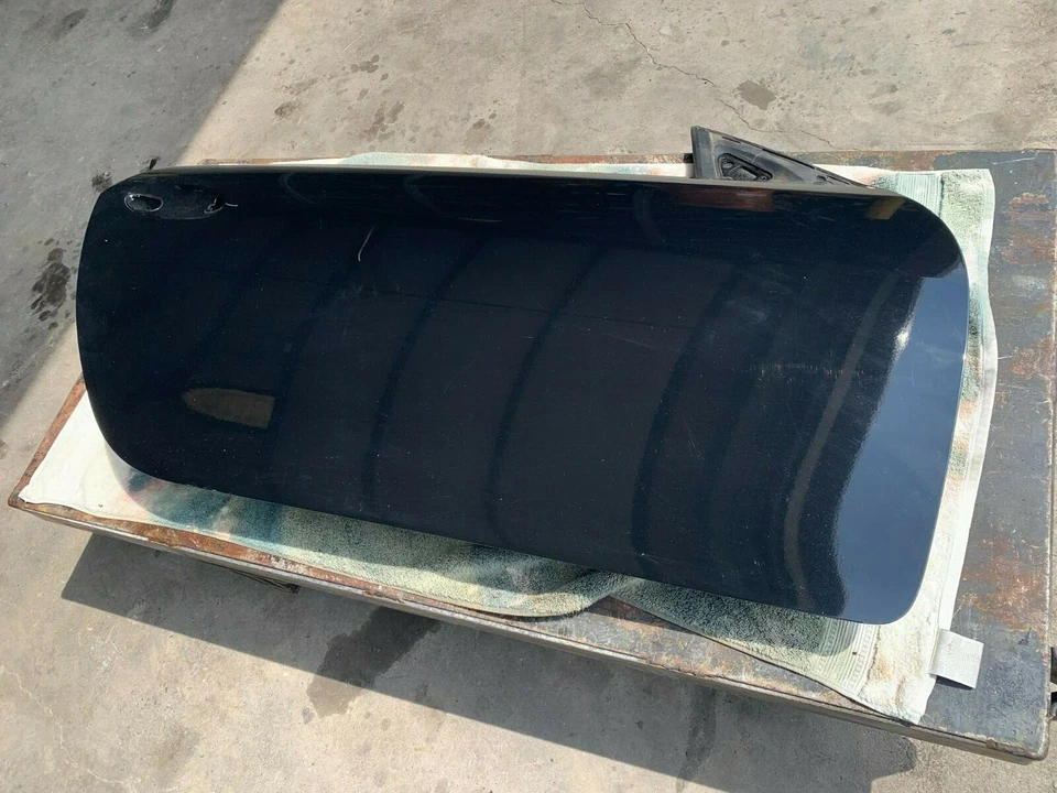 ЧЕРНЫЙ КОРПУС ПРАВОЙ ПАССАЖИРСКОЙ ДВЕРИ MERCEDES-BENZ SLK280 R171 ОТ ОРИГИНАЛЬНОГО ПРОИЗВОДИТЕЛЯ 05-11 - Изображение 3 из 4