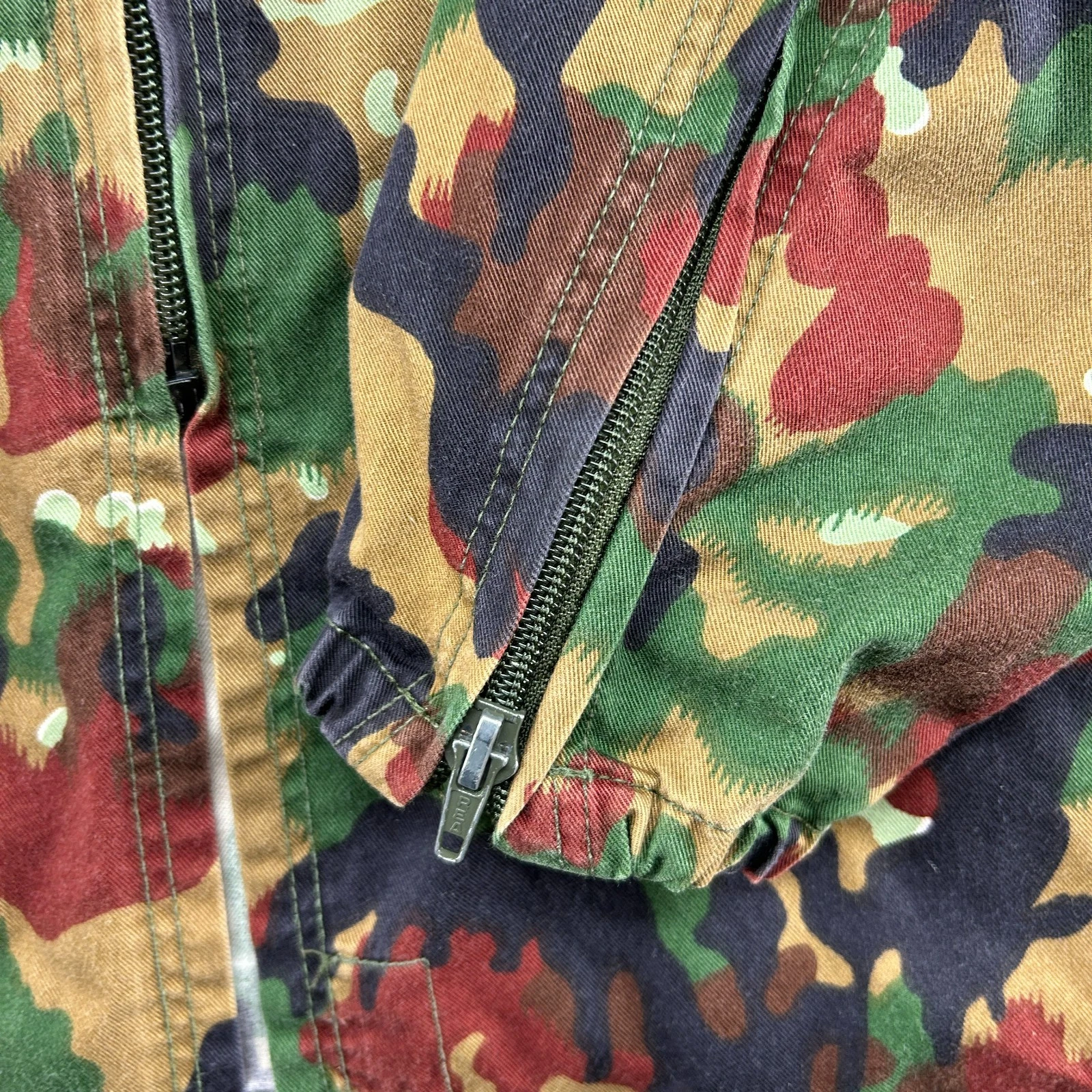 VINTAGE Swiss Alpenflage Jacket Mens Large Red Green Combat Camo M83 Cotton OPTI image 8