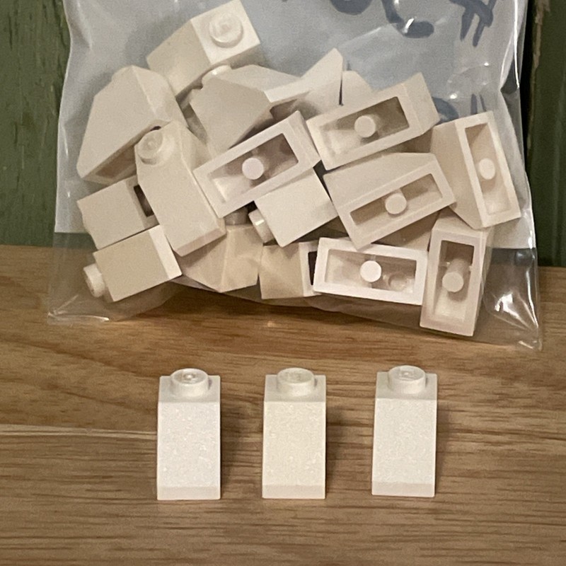 LEGO Slope 45 2 x 1 - White #3040 (23 pieces)