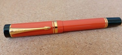 Parker Duofold Füllfederhalter Fountain Pen in Orange, 18 K Goldfeder M