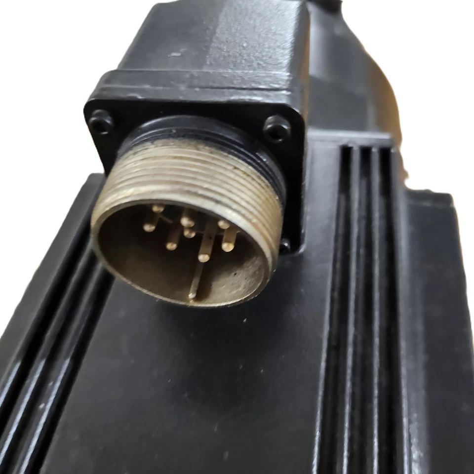 Indramat MAC090B-0-PD-4-C/110-A-2/WI524LV/S013 Servomotor – gebraucht/used - Image 2 of 4