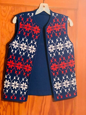 ILGWU Ladies Red White And Blue Open Vest Snow Flakes 24'' Long 17'' Bust