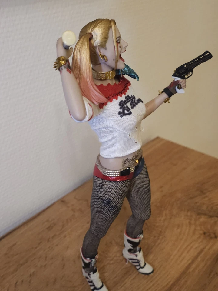 1:6 Harley Quinn DS Army 1/6 Gebaut Bemalt 28 cm LIMITIERT!!!!  - Bild 2 von 4