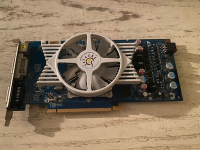 Sparke nVidia GeForce 9800GT 512MB GDDR3 PCI-Express DVI VGA S-Video Grafikkarte