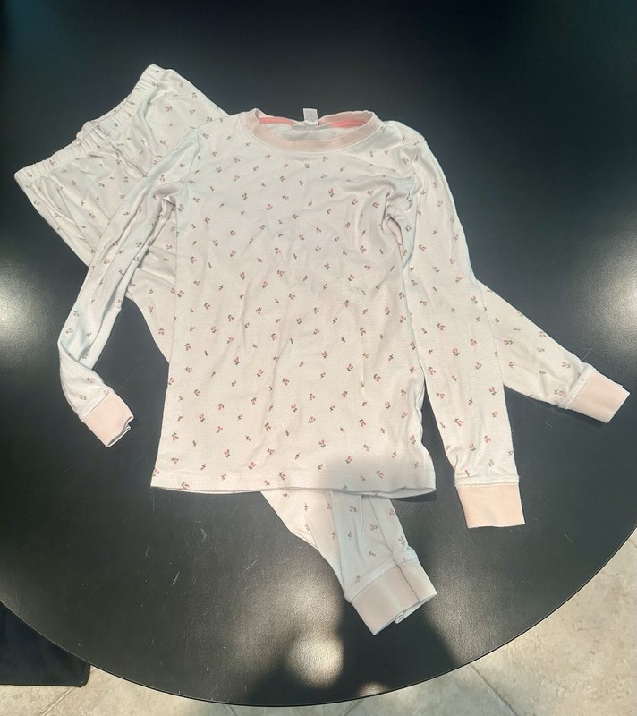 Girls Pajamas Size 7-8 White With Rose Design Long Sleeve 