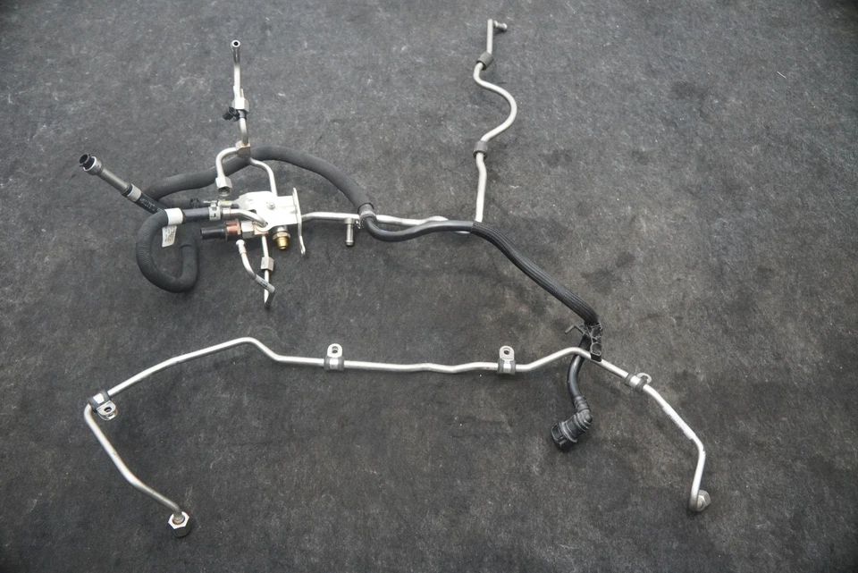 Fuel Gas High Pressure Pipe Line Set 9A712750730 OEM Porsche Panamera 971 2018 - Image 2 of 4