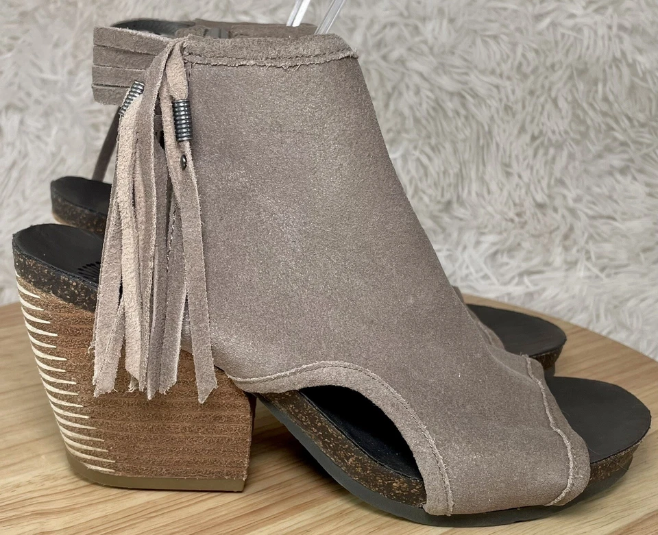 OTBT  Stone/Taupe Leather Free Spirit Heeled Tassel Sandals Women’s Size 7M - Image 3 of 4