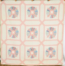 Beautiful Vintage 1930's Dresden Plate / "Friendship Wreath" Antique Quilt