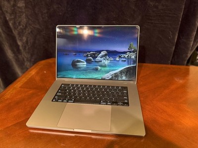 2021 MacBook Pro 16''  M1 Max 32GB 2TB  - Space Grey -Good