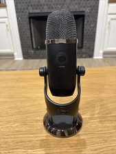 Blue Yeti X Microphone Condenser A00104 Streaming Podcasting Gaming