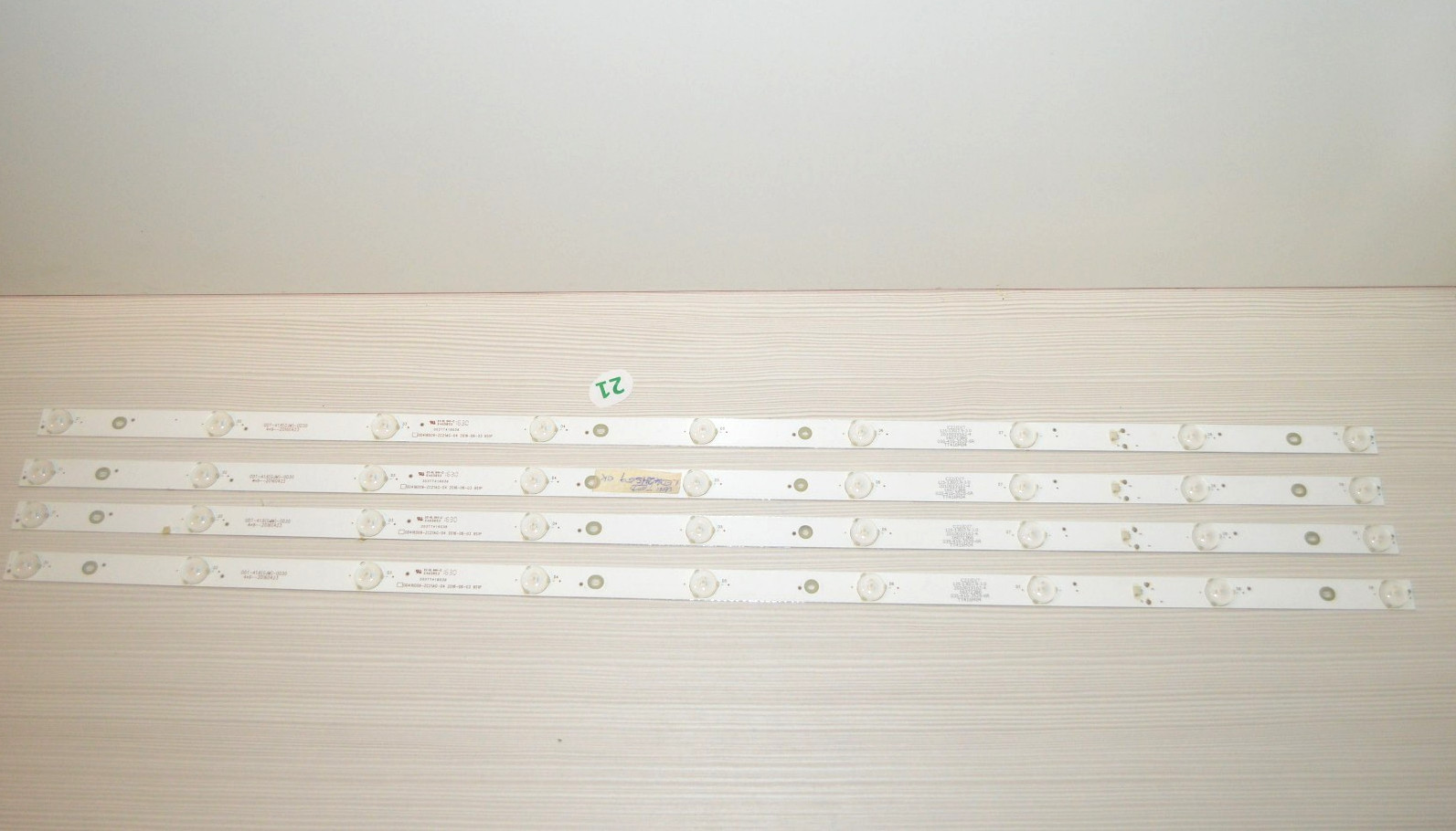 0D416D09-ZC21AG-04 303TT416036 KIT STRISCE LED (4 PEZZI) PER TV UNITED LED42HS59