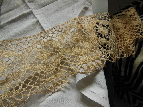 Très large dentelle ancienne sans doute lin 2 m 05 sur 17 cm B6 - Picture 6 of 8