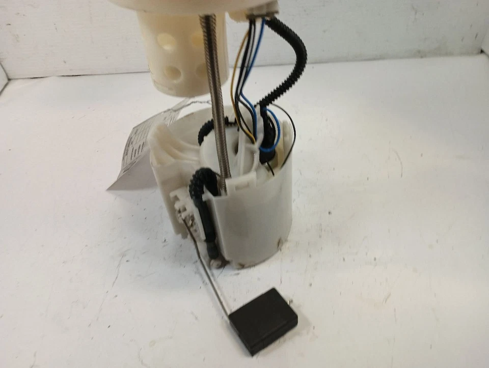 Tank Mounted Fuel Pump Assembly from 2010 Honda Civic 1.8L 12037727 - Image 3 of 4