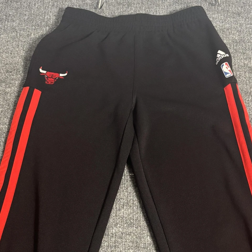 Pantalones Chicago Bulls Juveniles Grandes 14/16 Negro Rojo NBA Baloncesto Adidas Calentamiento Foto 3 de 4