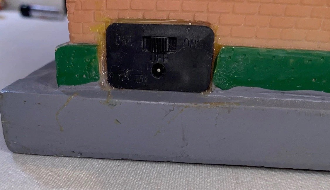 Carole Towne Harvey's Hoppy Stein Animatronic Lighted Musical Village -No Cord