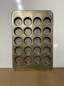 Chicago Metallic 44515 Glazed 20-Cavity Jumbo Muffin Pan