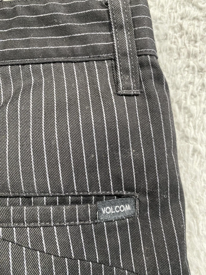 Volcom Shorts Mens 36 Black Gray Pinstripe Corpo Class A0947P3 Fricking Chino - Image 4 of 4