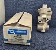 Bendix 065706: TP-3DC Tractor Protection Valve