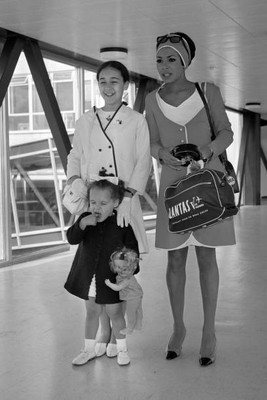 Singing star Shirley Bassey two daughters Sharon aged eleven S- 1966 Old Photo
