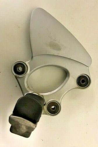 Suzuki GSX750F GSX750 F 1998- Right Riders Footrest and Bracket Footpeg Hanger - Picture 2 of 3