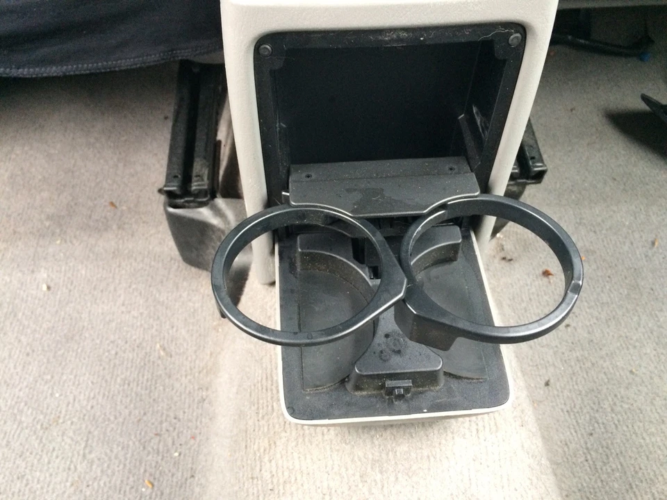 Portavasos trasero Subaru Forester 2003-2008 para consola central gris Foto 3 de 4