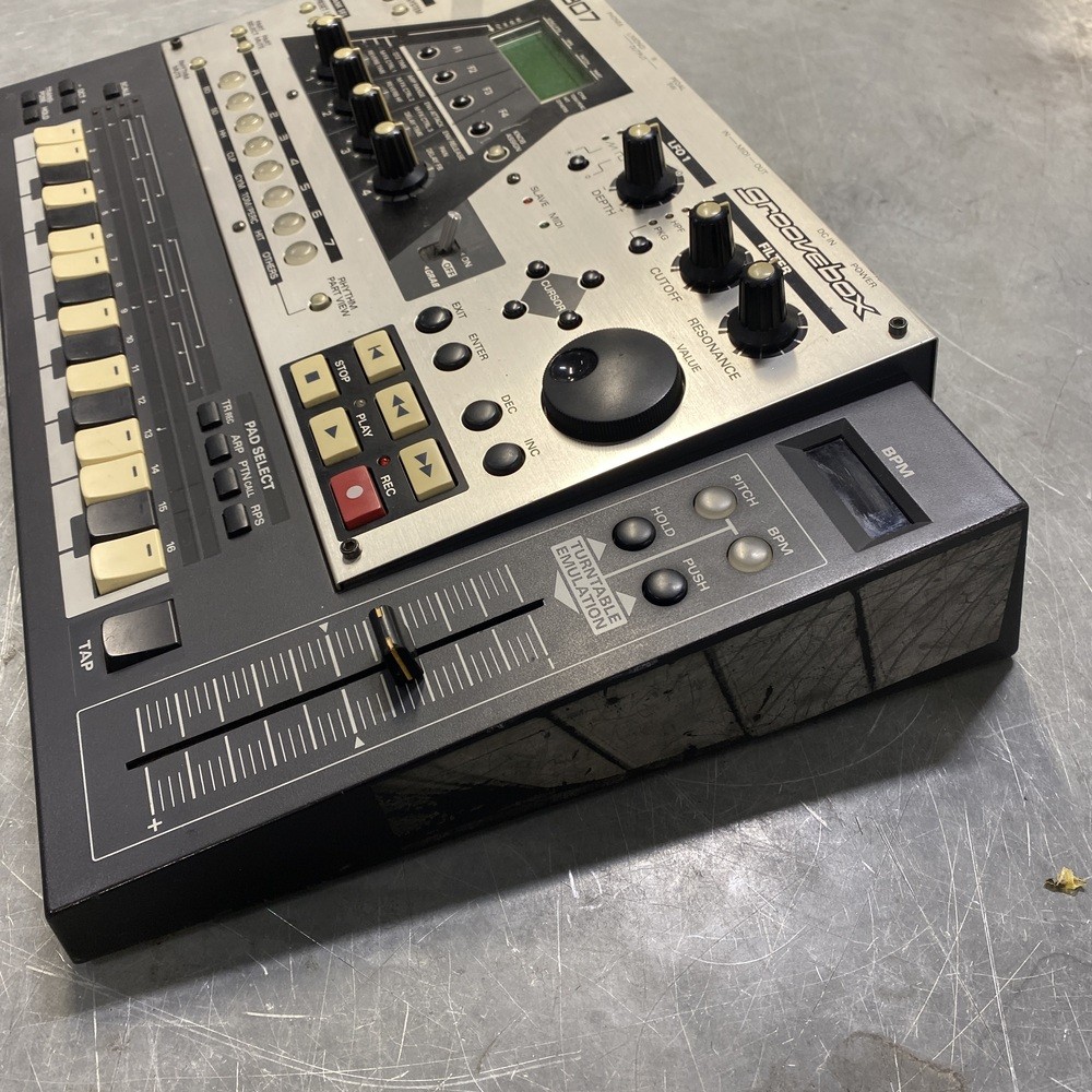Roland MC-307 Groovebox Drum Machine Synth Sequencer | eBay