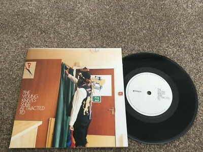 The Young Knives-She's attracted to / Murder the otter.7'' 