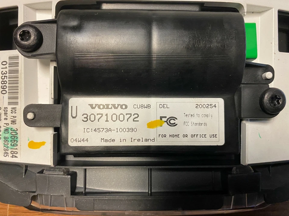 Cuadro de instrumentos Volvo V50 2005 *kilometraje desconocido *pestaña rota Foto 3 de 4