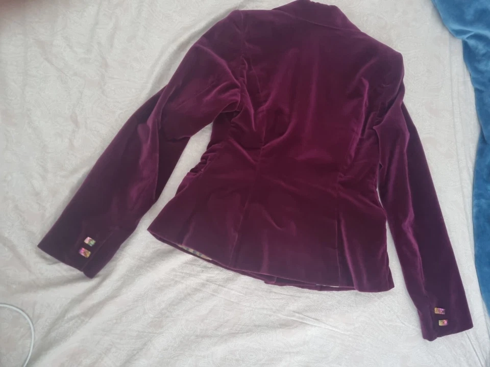 Giacca da donna in velluto con bottoni Swarovski - Immagine 2 di 4