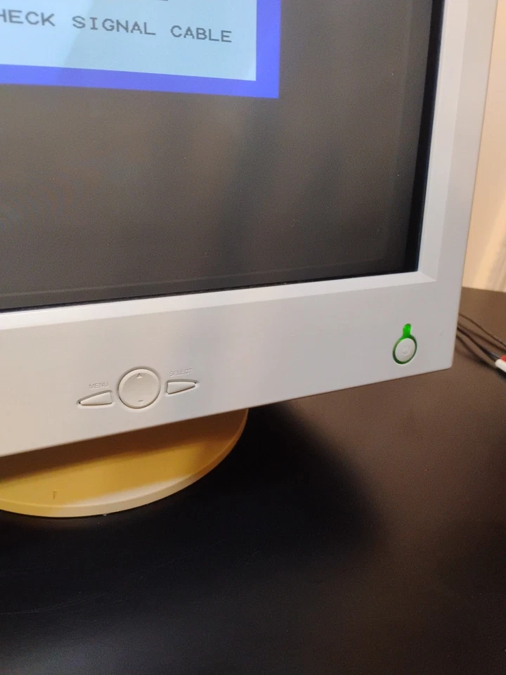 🔥Logisys CRT Monitor 17" Retro Vintage Clean Swivel Base LGX750 Powers On Great - Image 3 of 4