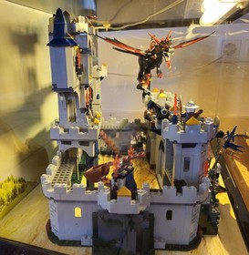 LEGO 7094 Royal Castle Shop Display Display Case Castle Store Knights Vintage EOL