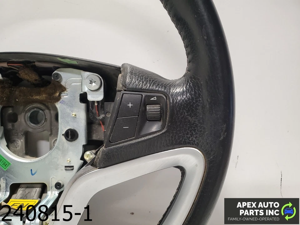 Volante Saturn Vue 2008 3,6 L negro y plateado fabricante de equipos originales con controles Foto 3 de 4