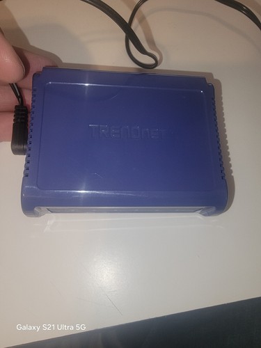 TrendNet TE100-S5/AS 5-Port 10/100 Switch With Power Adapter Pre-Owned (396) - Picture 2 of 3