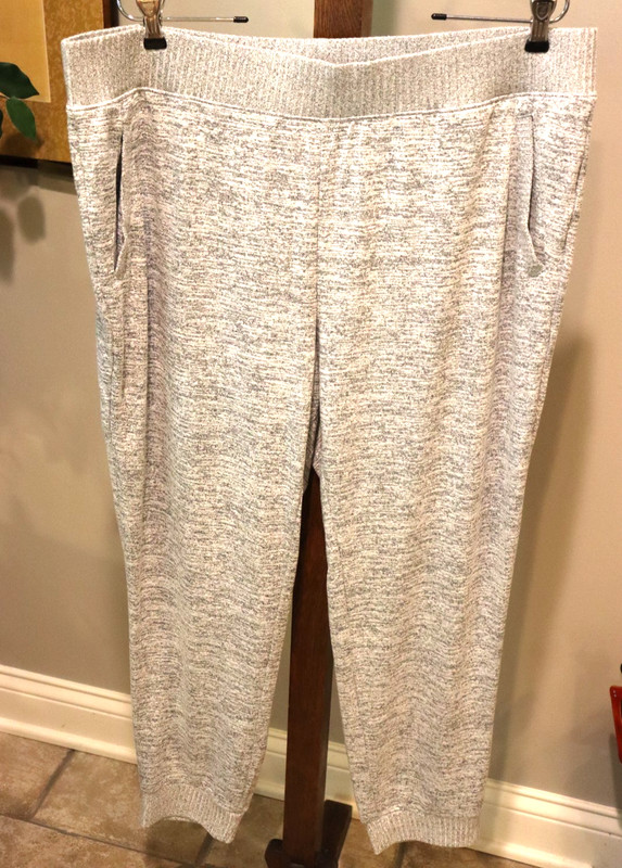Womens Chicos Zenergy Soft Essentials Salt Pepper Jogger Pants Size 3R