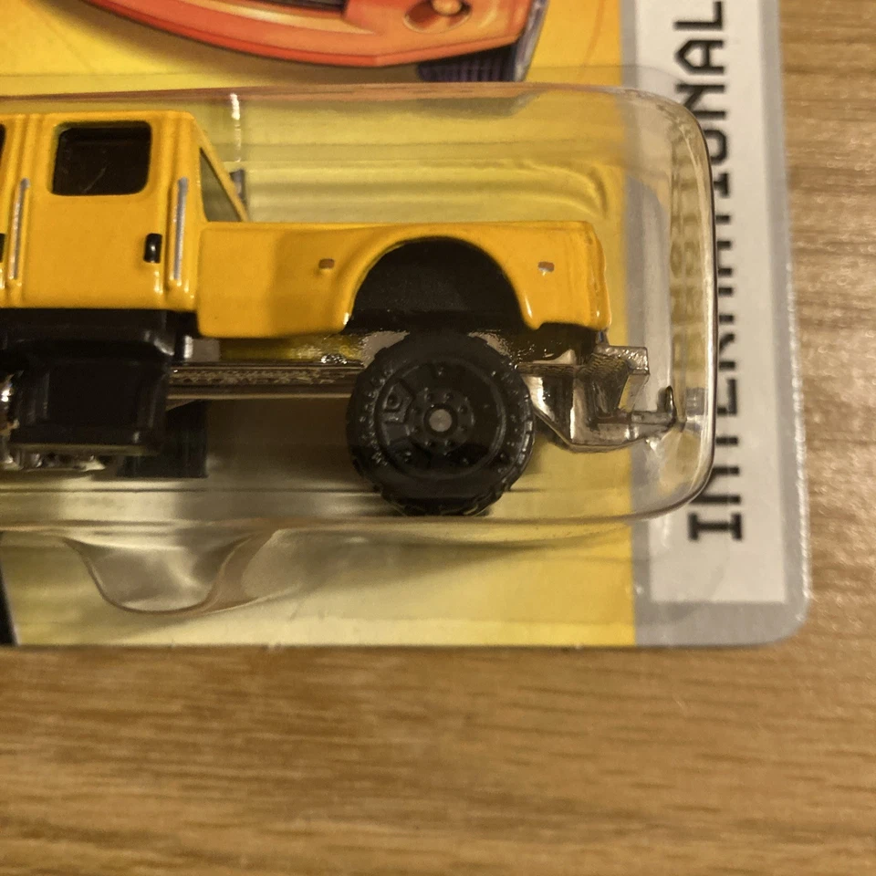 MATCHBOX 2006 #29 YELLOW INTERNATIONAL CXT RARE ERROR NO CHROME BLACK WHEEL - Image 4 of 4