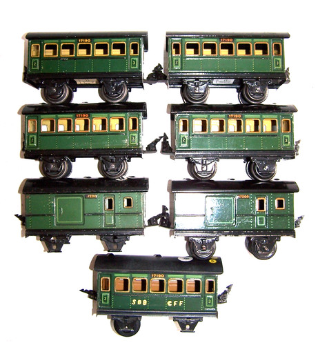 Konvolut 7 alte Märklin Spur 0 Eisenbahn Personenwagen 17190 + Gepäckwagen 17200