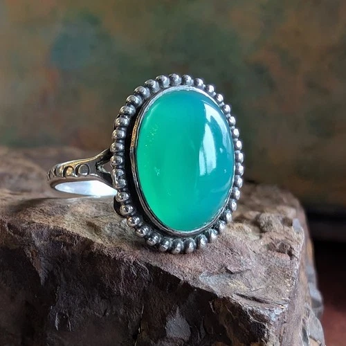 Vintage Solid Silver Green Chrysoprase Chalcedony Gemstone Oval Cocktail Ring Q
