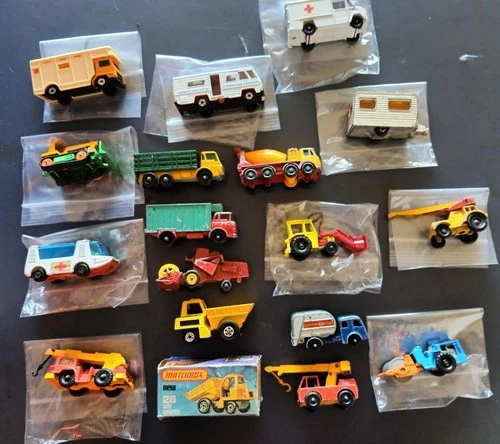 VINTAGE LESNEY MATCHBOX DIECAST CARS TRUCKS LOT ENGLAND 17 Total.