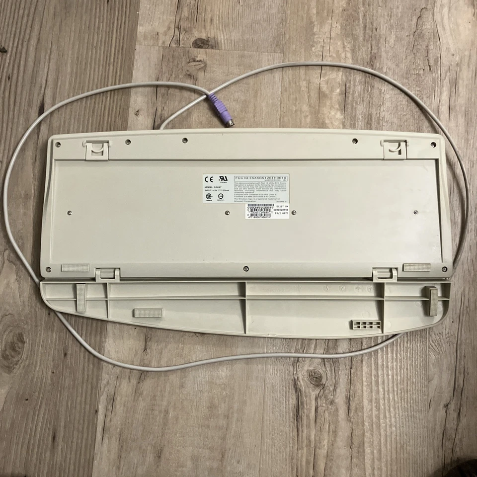 Vintage cream computer Qwerty keyboard. Model 5126T with old style connector - Image 2 of 3