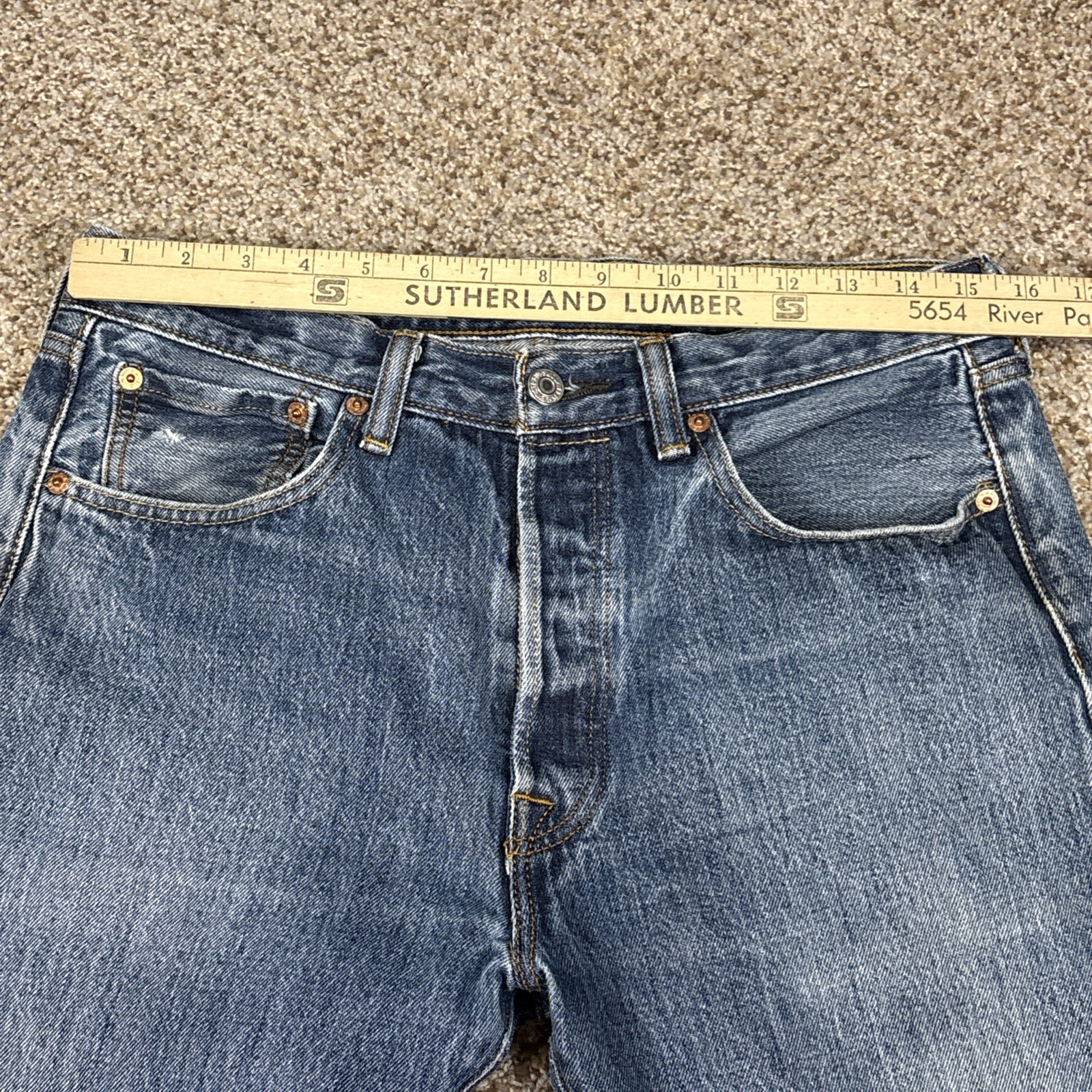 Levis 501 Jeans Mens 32x32 Original Fit Straight Leg Button Fly Denim 30x29.5 - View 8