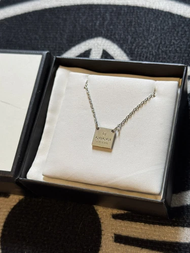Collana Gucci placca quadrata in argento 925